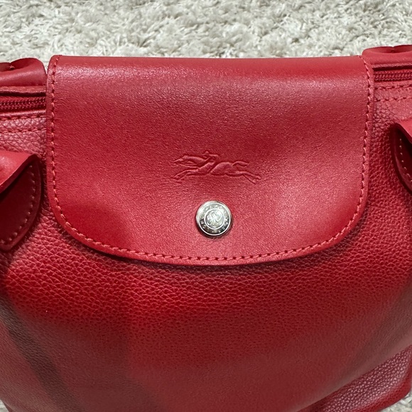 Longchamp Leather Cherry Red Tote Bag. Ling strap can wear over the shoulder. - Picture 4 of 7